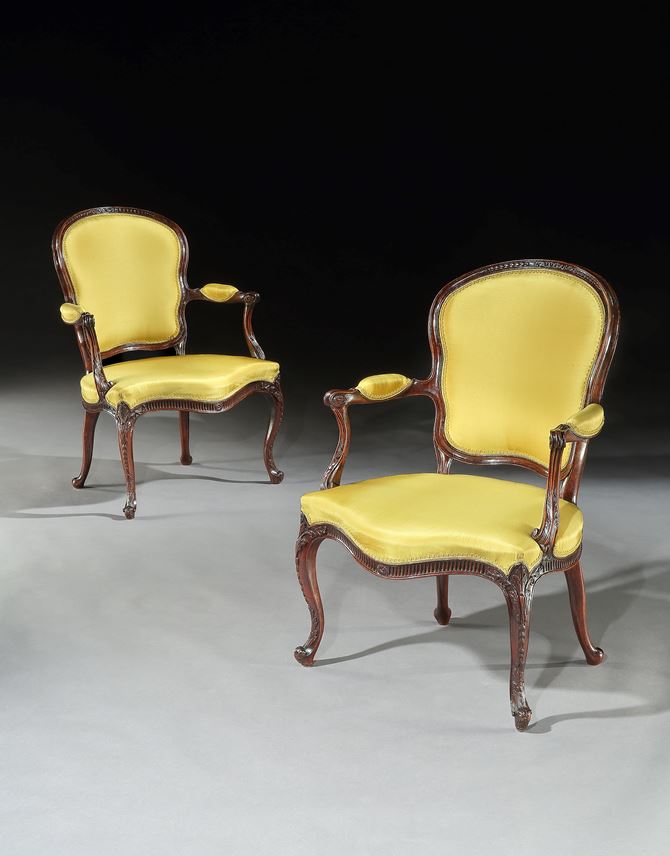 A PAIR OF GEORGE III MAHOGANY OPEN ARMCHAIRS | MasterArt